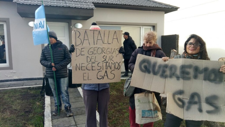 Vecinos del barrio Georgias del Sur reclaman a Camuzzi por el servicio ...