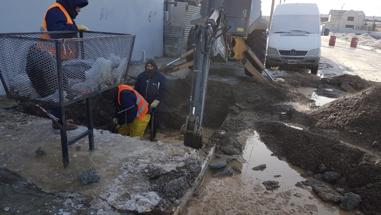 Restringen la presión de agua en el barrio Malvinas por la rotura de un ...