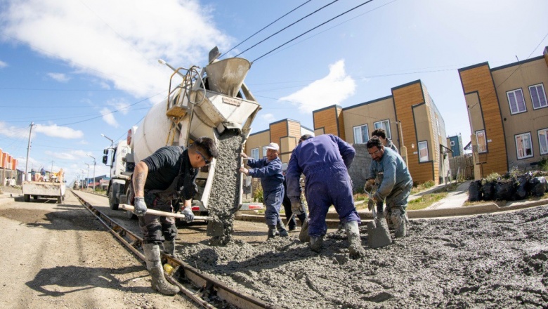 Avanzan las obras municipales de pavimentación y bacheo en distintos ...