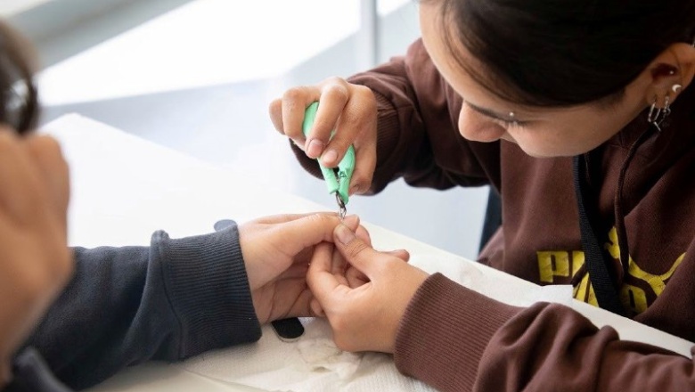 Seminario de uñas con motivos navideños