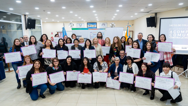 Más de 180 fueguinos se diplomaron de ‘acompañantes comunitarios contra la violencia de género'