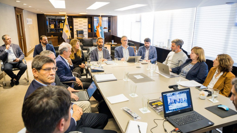 ‘Terra Ignis’ presentó un plan de negocios que aconseja sumar las operaciones de YPF en la provincia