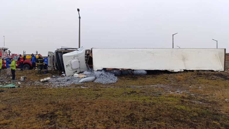 Volcó un camión de transporte en la ruta de circunvalación