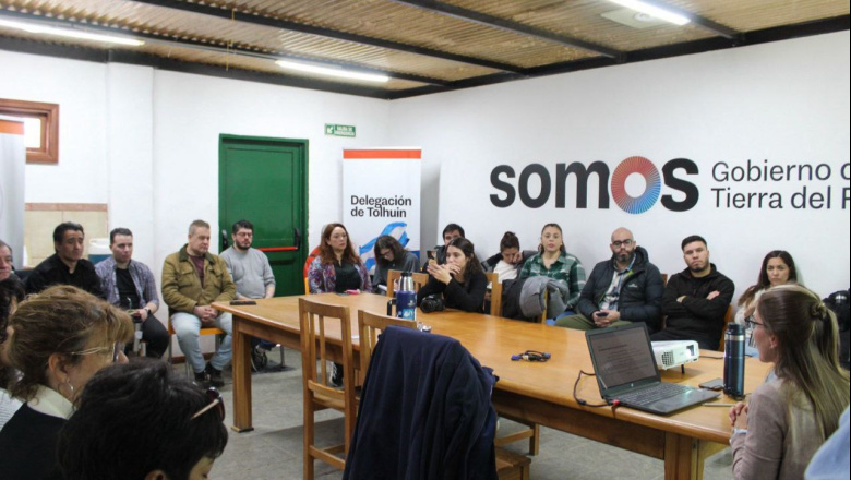 En Tolhuin brindaron conversatorio sobre la problemática del suicidio en los medios
