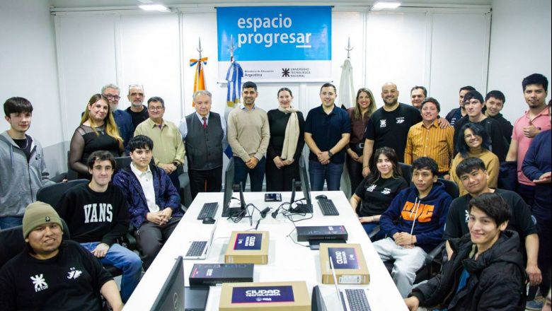El Municipio acompañó la inauguración del espacio Progresar en la UTN Río Grande