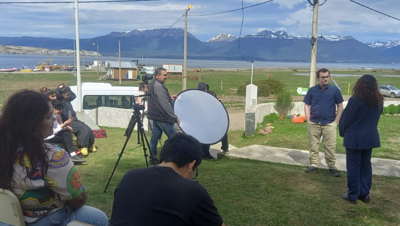 En Ushuaia, estudiantes del Sabato presentan “Entre Redes”, un documental sobre salmonicultura