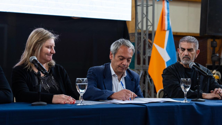 Tierra del Fuego firmó un convenio para fortalecer la atención en salud mental infantil