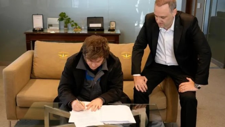 Javier Milei firmó el proyecto de reforma laboral y lo envió al Congreso