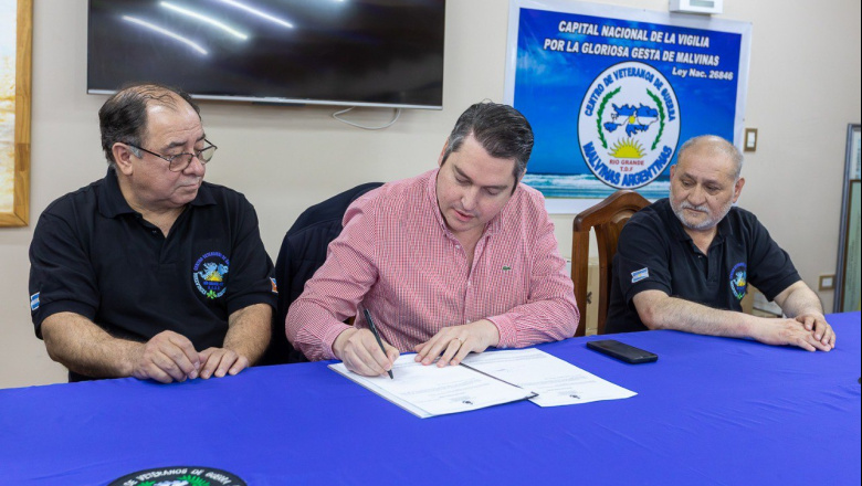 Perez firmó el decreto para la titulación de tierras del Centro de Veteranos en Río Grande