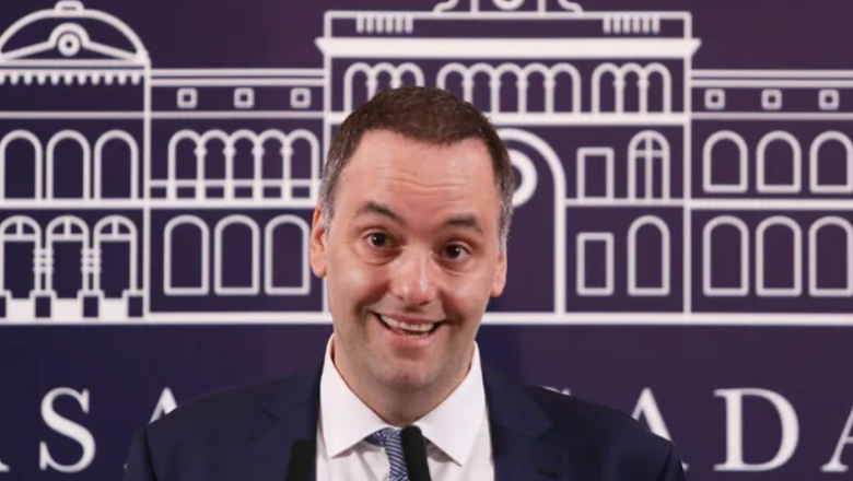 Manuel Adorni redobló la polémica por la ropa importada tras los dichos de Luis Caputo: "Explicame dónde se pierden puestos de trabajo"