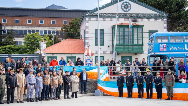 Tierra del Fuego celebró los 122 años de presencia Argentina en el contiente blanco