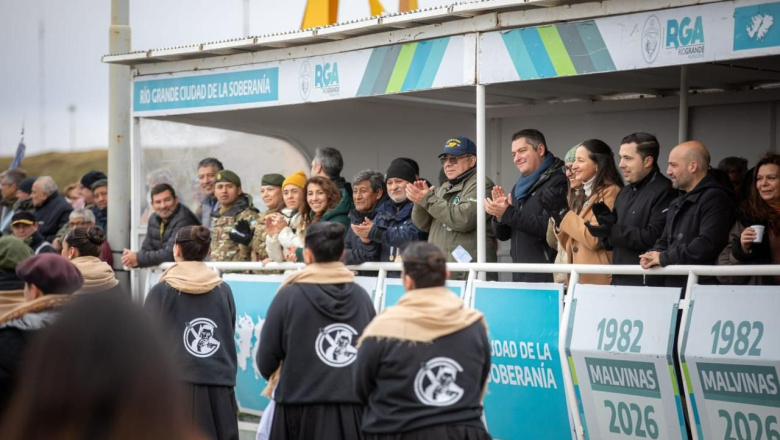 Más de 200 instituciones acompañaron el desfile del 2 de abril en Río Grande
