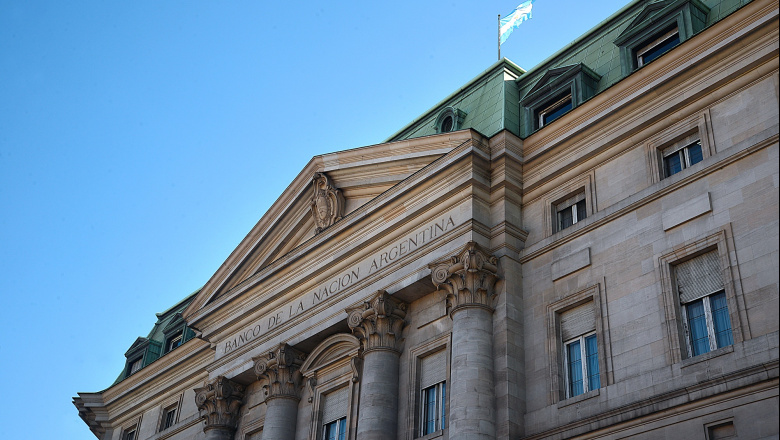Dos denuncias penales por los créditos del Banco Nación complican al Gobierno nacional