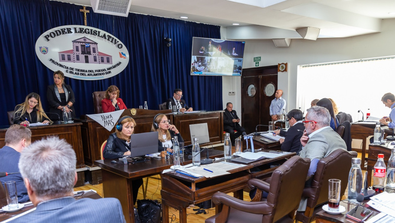 En medio de la crisis, legisladores y APEL acordaron un aumento salarial del 10%