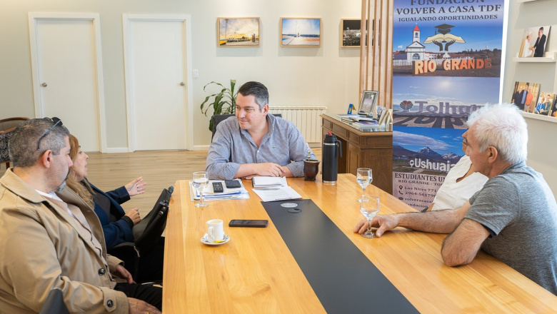 El intendente Perez mantuvo un encuentro con integrantes de la Fundación 'Volver a Casa'