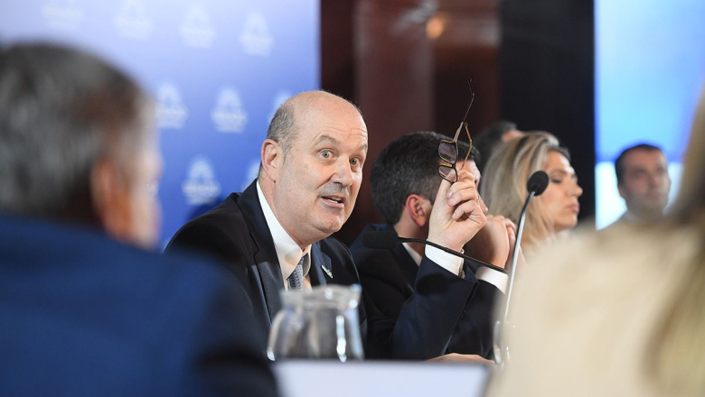 Para Sturzenegger, un británico debería poder "comprar tierras" en Tierra del Fuego