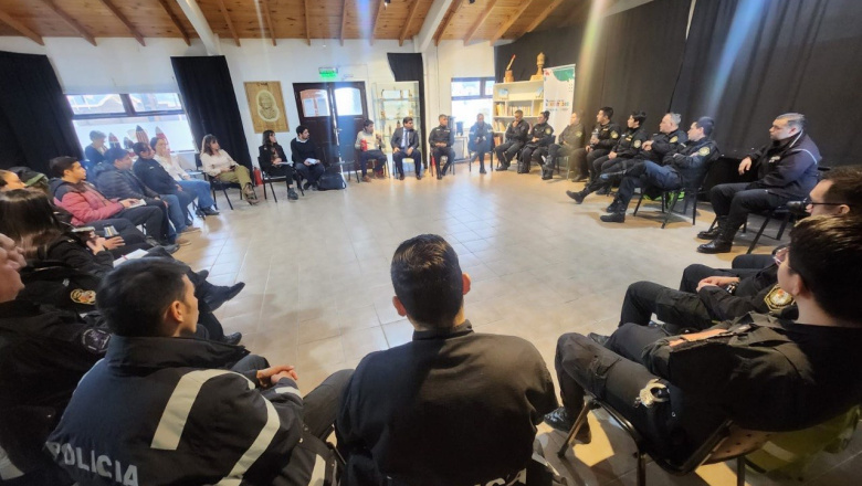 Brindaron capacitación a policías de Tolhuin para mejorar la respuesta ante casos de violencia doméstica