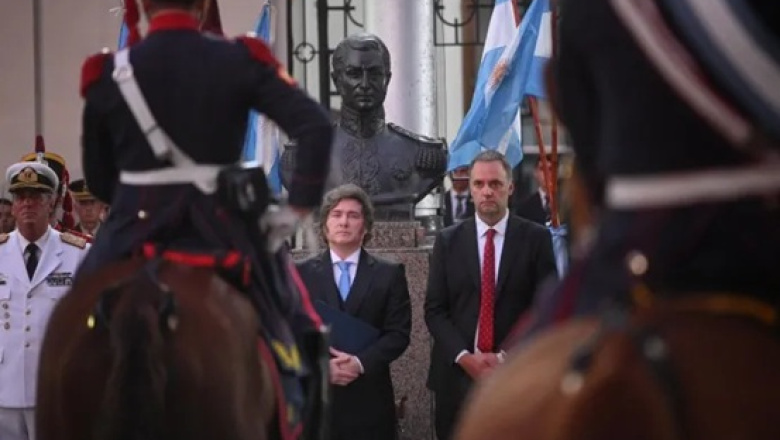 El Gobierno nacional, cercado por la escribana, la caída en las encuestas y el caso Adorni