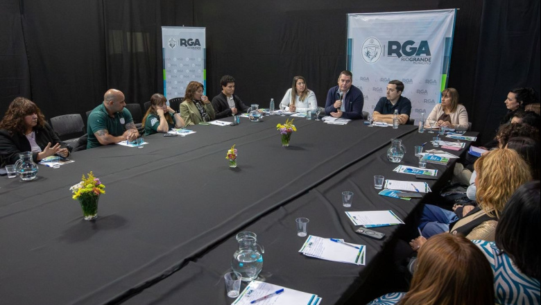 Perez encabezó mesa de trabajo con directivos de escuelas secundarias de Río Grande