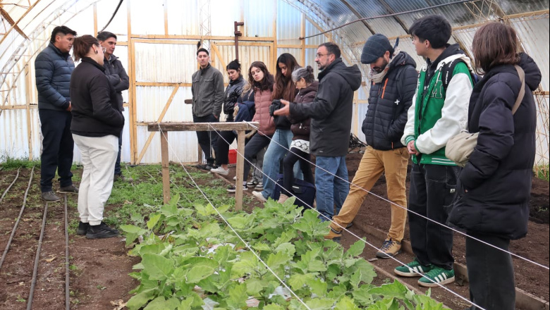 Estudiantes de la UNTDF recorrieron la chacra agroexperimental “Germán Asencio” en Río Grande