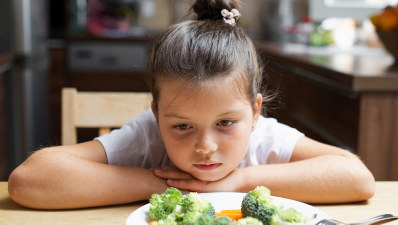 Alertan que casi la mitad de los niños argentinos no consume suficiente calcio: riesgos y medidas