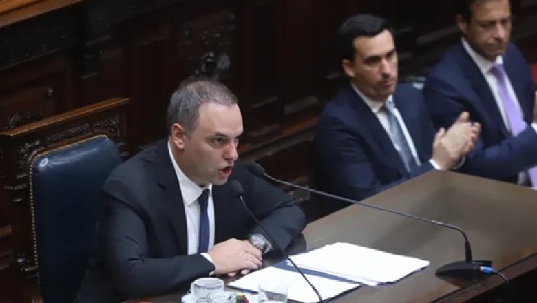 Un Manuel Adorni guionado expuso en Diputados: show de Milei en la previa y pocas explicaciones