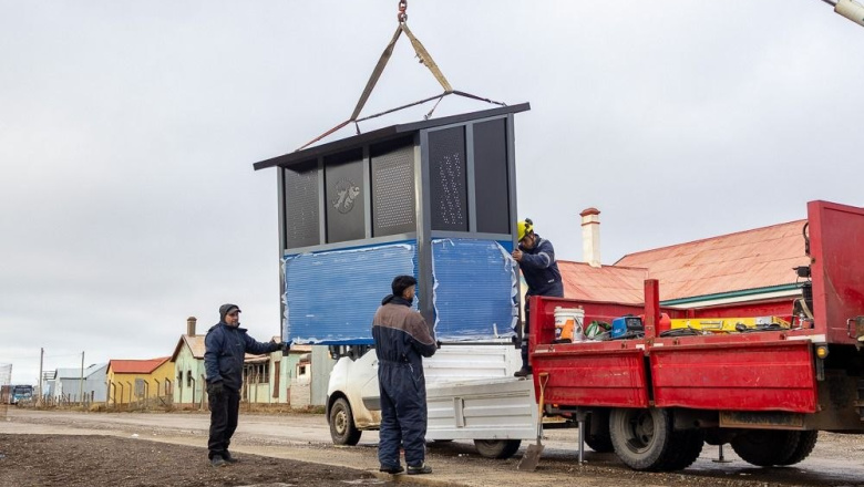 En Río Grande, el Municipio continúa instalando nuevas garitas de colectivo en la Margen Sur