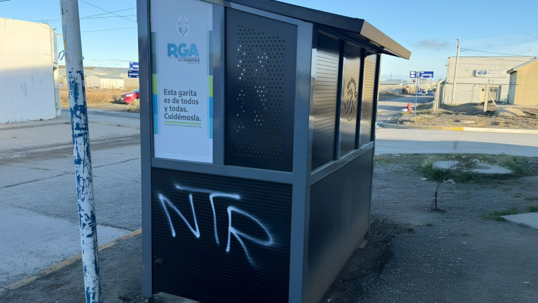 Repudian vandalismo en nuevas garitas de colectivos y piden colaboración a la comunidad