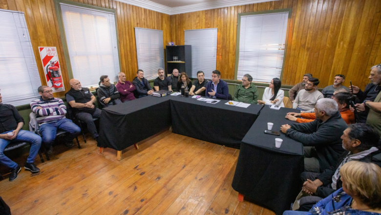 Martín Perez y vecinos analizan proyectos para descomprimir el tránsito en el puente Mosconi
