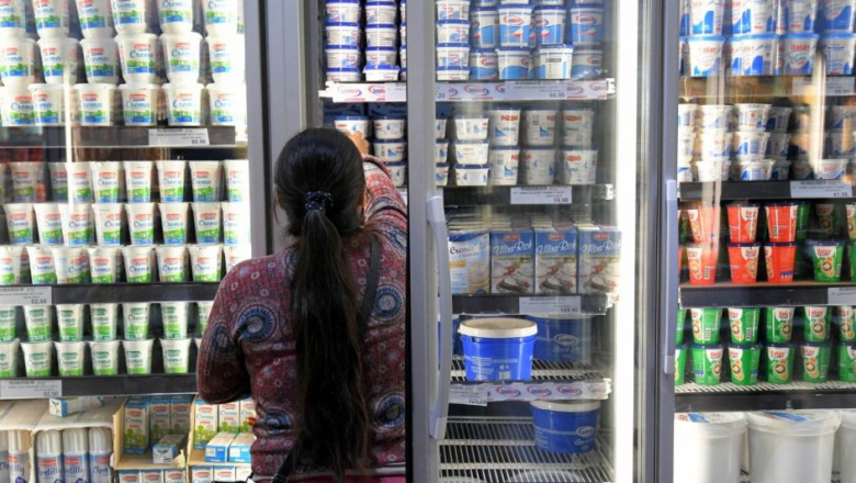 El consumo masivo se hundió casi 5% mensual en abril: fuerte impacto en supermercados y mayoristas