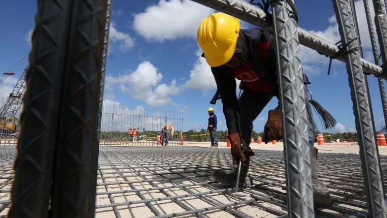 El 60% de las actividades económicas registra pérdida de empleos formales en lo que va del gobierno de Milei