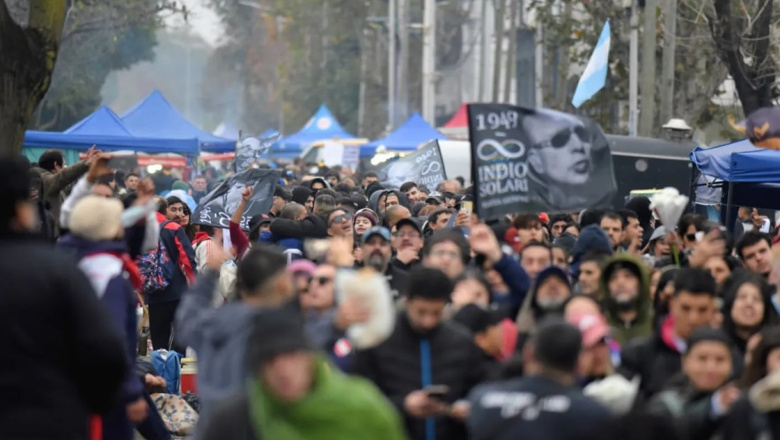 El adiós a una leyenda: una movilización histórica que llegó a tener 8 kilómetros de fila despide al Indio Solari