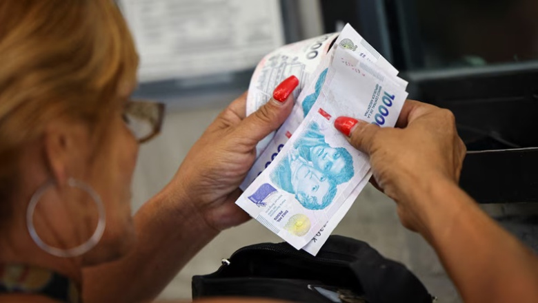 El salario mínimo vale menos que en 2001 y debería triplicarse para recuperar su poder de compra original