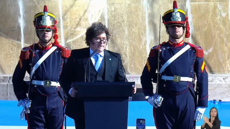 Javier Milei respaldó a Adorni en el Día de la Bandera y reivindicó a Belgrano como el “primer intelectual liberal económico”