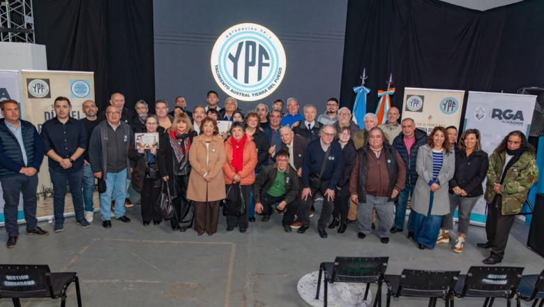 A 77 años del hallazgo del pozo TF-1, homenajearon a los pioneros del petróleo fueguino