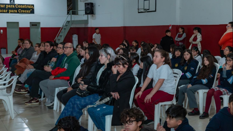 Brindaron charla sobre cibercuidados a familias y comunidad educativa de la EMEI