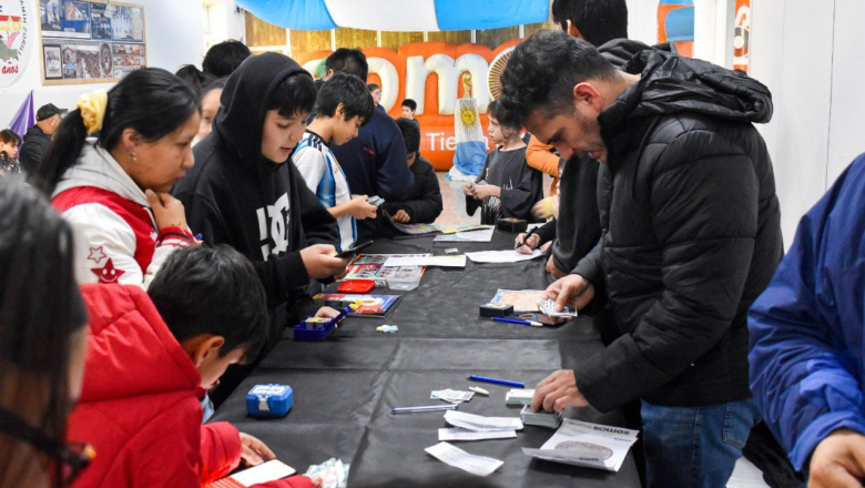 ‘Punto Mundial’ en Ushuaia y Río Grande: una tarde para intercambiar figuritas y disfrutar en familia