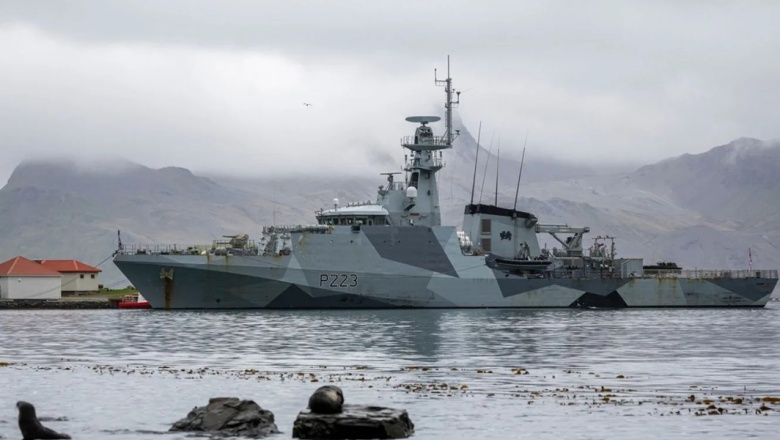 Buque de guerra británico zarpó de Punta Arenas y vuelve a cruzar el Estrecho de Magallanes
