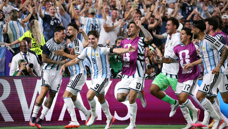 Argentina sufrió, reaccionó en el alargue y eliminó a Suiza para avanzar a semifinales