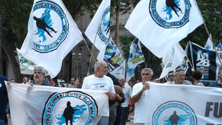 “No permitamos que el Senado entregue hoy nuestro territorio”: el reclamo de excombatientes de La Plata