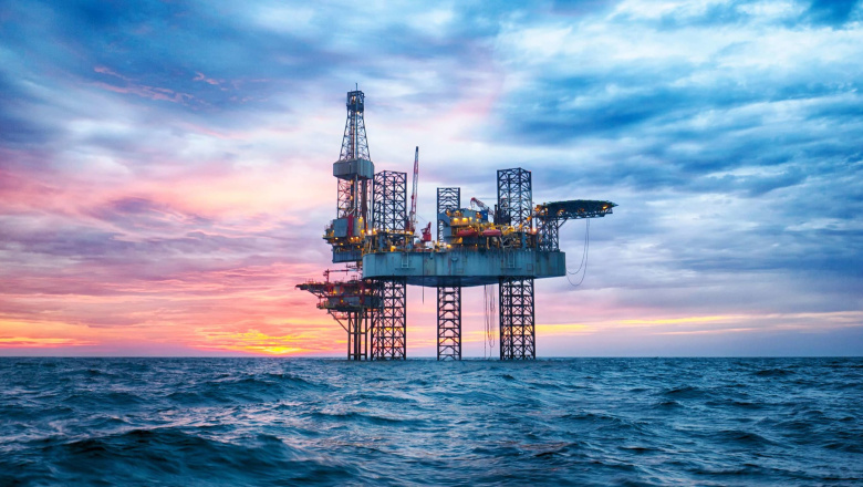 Milei firmó decreto que permite a una compañía inglesa buscar petróleo en el Mar Argentino