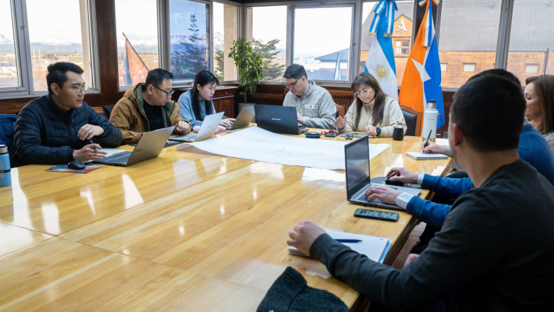 Gobierno coordina operativo por arribo de equipamiento para la nueva usina de Ushuaia