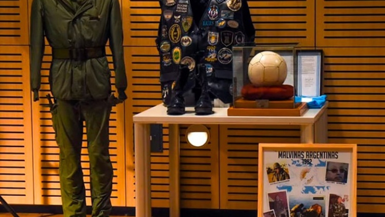 “Juan, mirá lo que traje”: la historia de la pelota con la que un grupo de soldados jugó en Malvinas y hoy es pieza de museo