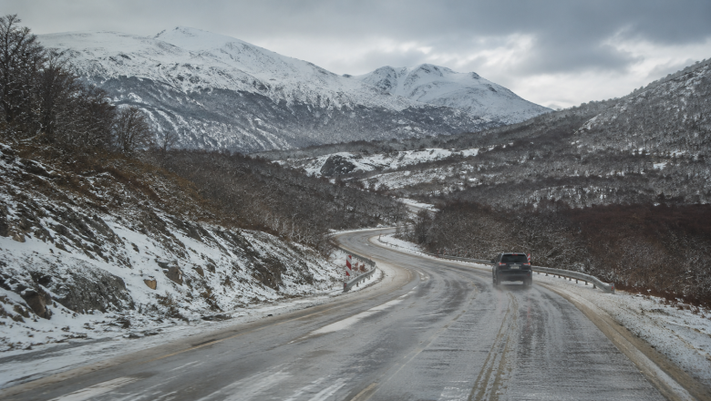 Cómo manejar en el hielo y la nieve: técnicas y precauciones para usar el auto en la montaña