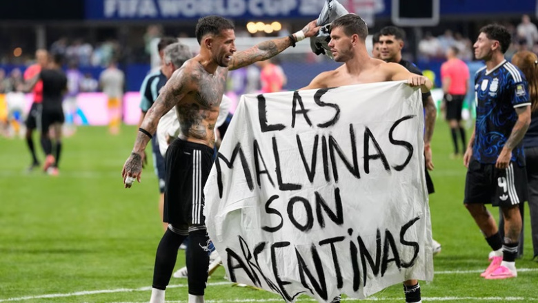FIFA abrió una investigación por la bandera de “Las Malvinas son Argentinas” y los incidentes en la final del Mundial