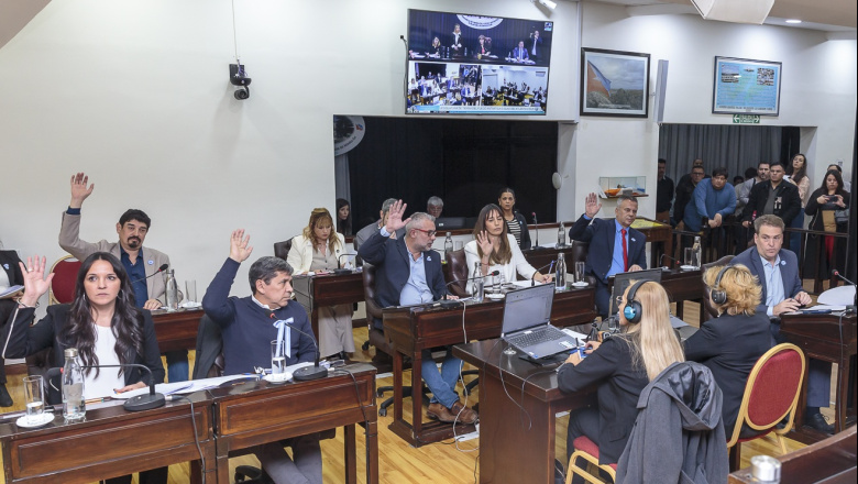 “Los legisladores tienen decenas de asesores mientras Río Grande se queda sin trabajo”