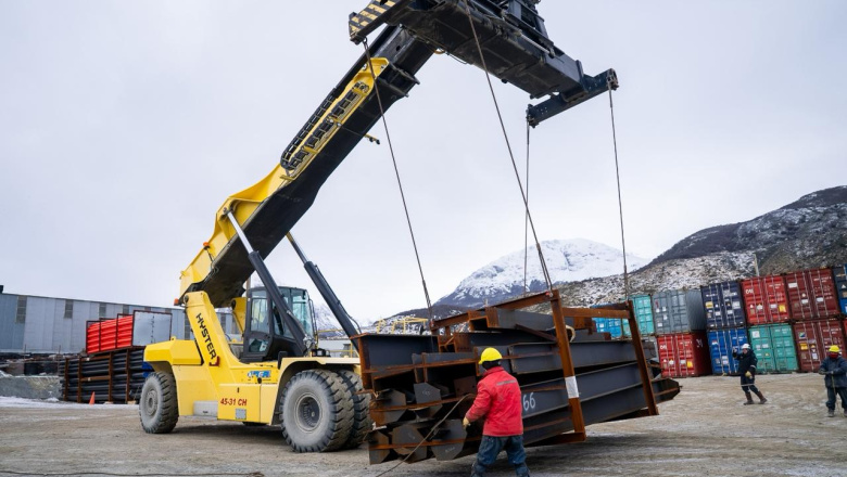 Ya se descargaron más de 4.500 toneladas de equipamiento para la nueva usina de Ushuaia