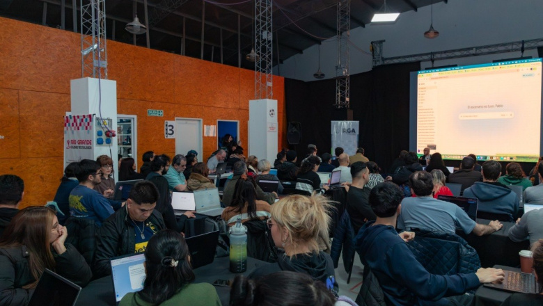 En Río Grande, el Municipio realizó un taller para emprendedores sobre la IA ‘Gemini’