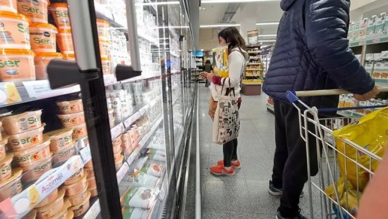 Las dos caras del consumo: crece el gasto privado, pero cae la venta de productos masivos