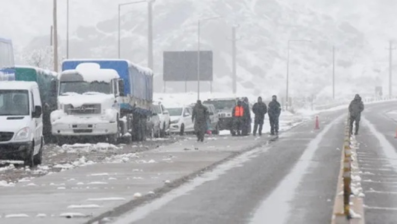 Temporal de nieve en la Cordillera: hay más de 3.000 camiones varados y continúan cerrados varios pasos fronterizos